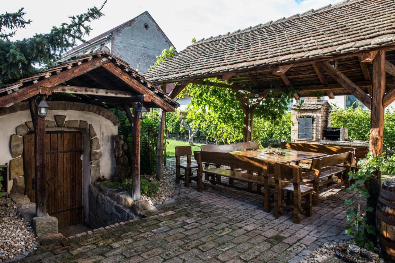 Penzion Monika Hrusovany nad Jevisovkou Exterior photo